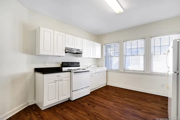 $925 | 255 Natalen Avenue, Unit 201, San Antonio, TX 78209