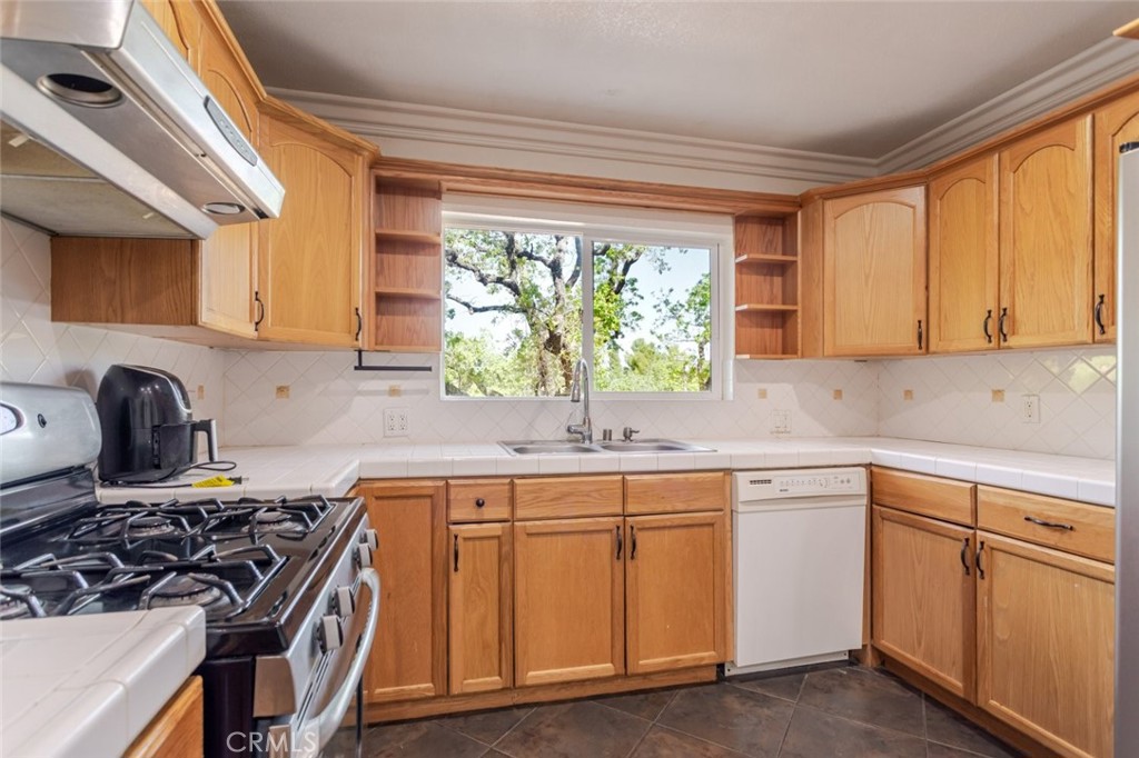 5888 Oak Knolls Road Simi Valley, CA 93063 - Photo 15 of 40