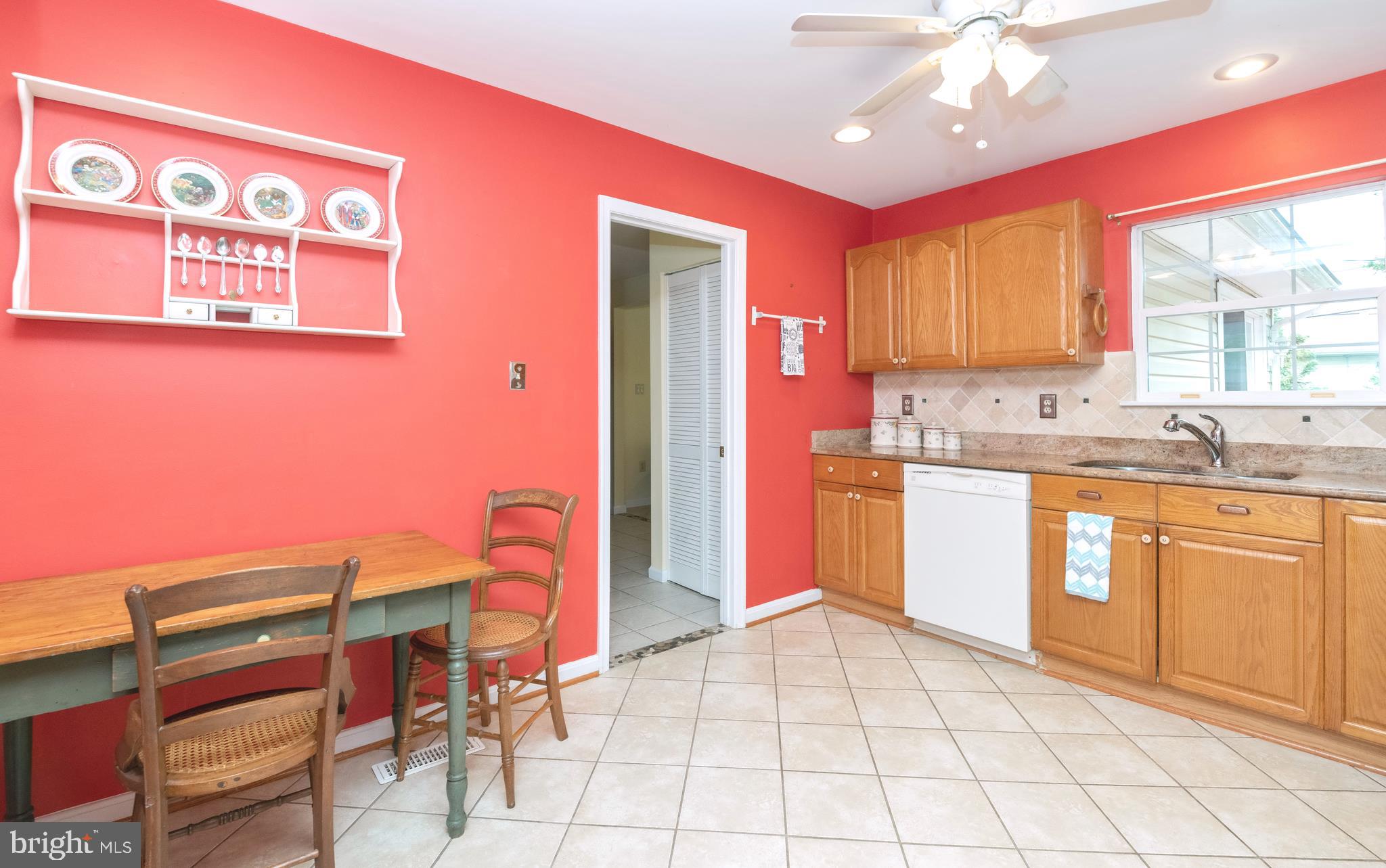 925 Waugh Chapel Road Gambrills, MD 21054 - Photo 9 of 28 Eat-in Kitchen
