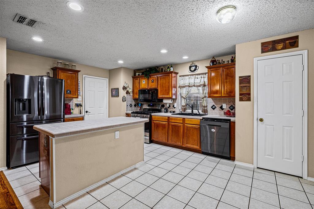 7331 Tree Ridge Court Fort Worth, TX 76133 - Photo 14 of 40