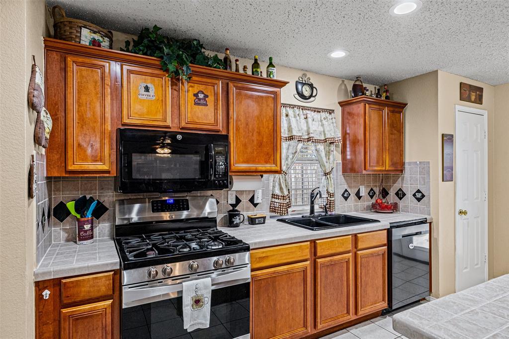 7331 Tree Ridge Court Fort Worth, TX 76133 - Photo 16 of 40