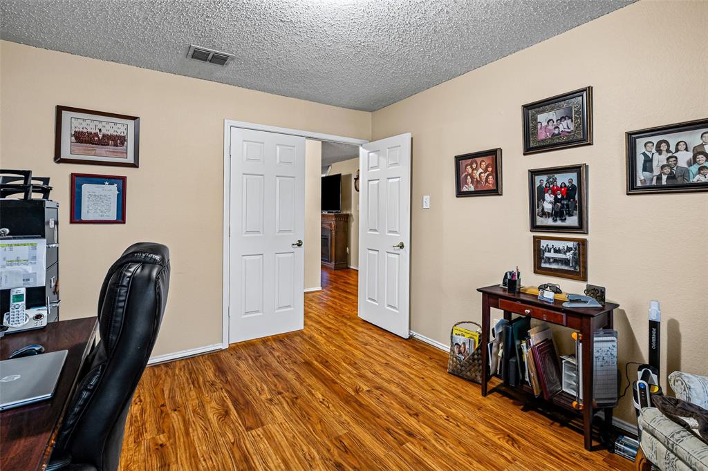 7331 Tree Ridge Court Fort Worth, TX 76133 - Photo 10 of 40