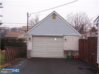 138 Greene Road Warminster, PA 18974 - Photo 3 of 5 Garage