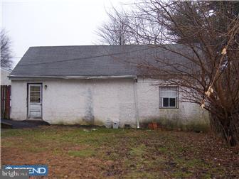 138 Greene Road Warminster, PA 18974 - Photo 4 of 5 Garage
