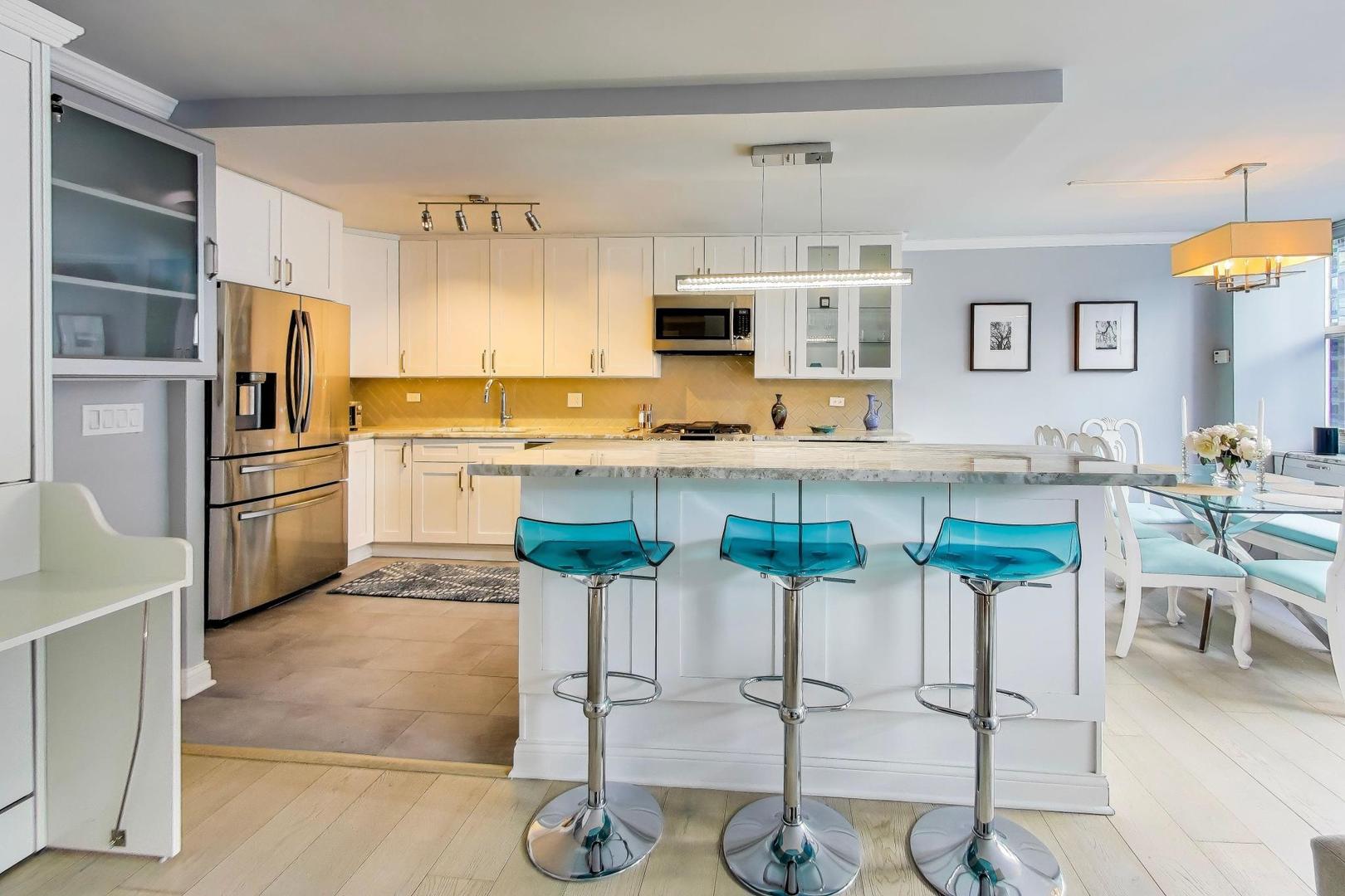 40 East Cedar Street, Unit 18B Chicago, IL 60611 - Photo 6 of 24