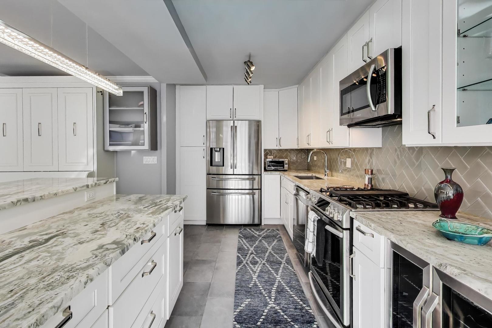 40 East Cedar Street, Unit 18B Chicago, IL 60611 - Photo 7 of 24