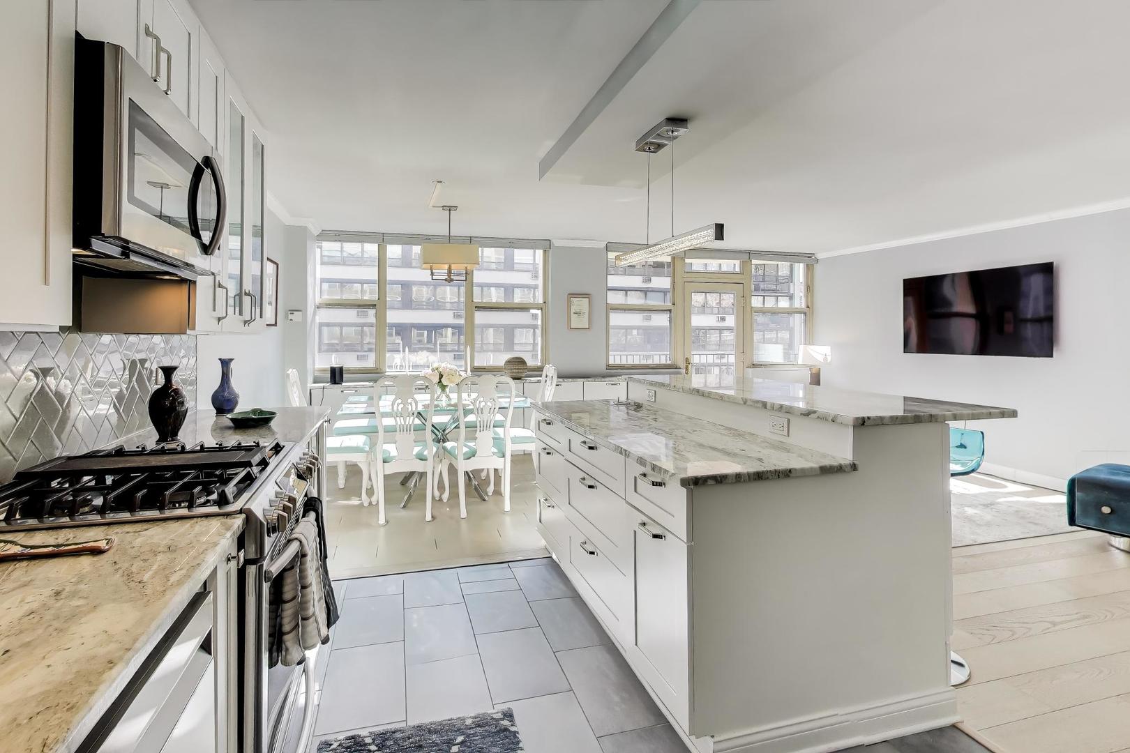 40 East Cedar Street, Unit 18B Chicago, IL 60611 - Photo 8 of 24