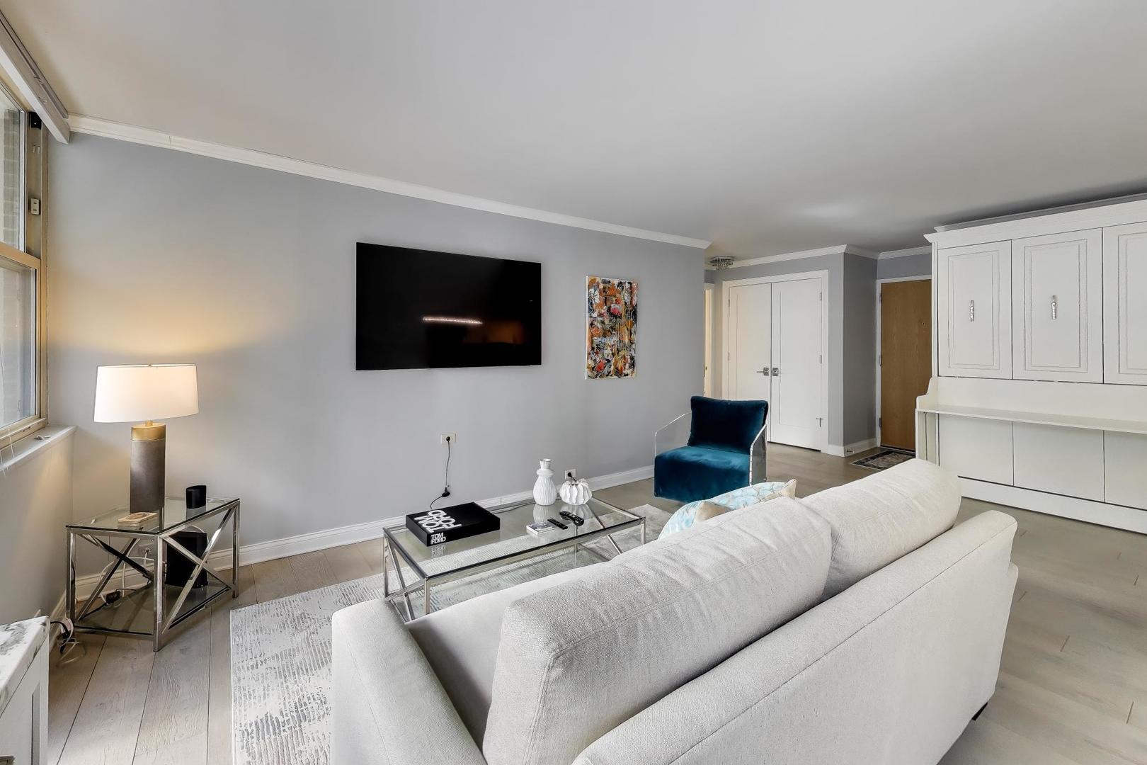 40 East Cedar Street, Unit 18B Chicago, IL 60611 - Photo 10 of 24