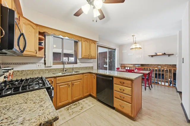 $339,900 | 883 Honey Lane, Crete, IL 60417