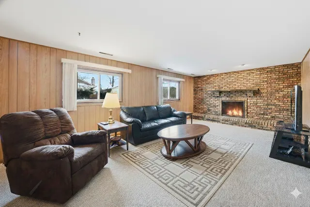 $339,900 | 883 Honey Lane, Crete, IL 60417