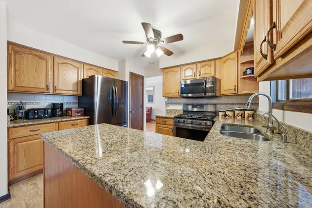 $339,900 | 883 Honey Lane, Crete, IL 60417