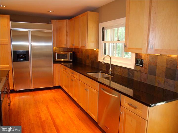 392 Marple Road Broomall, PA 19008 - Photo 6 of 6 Gallery Image 6