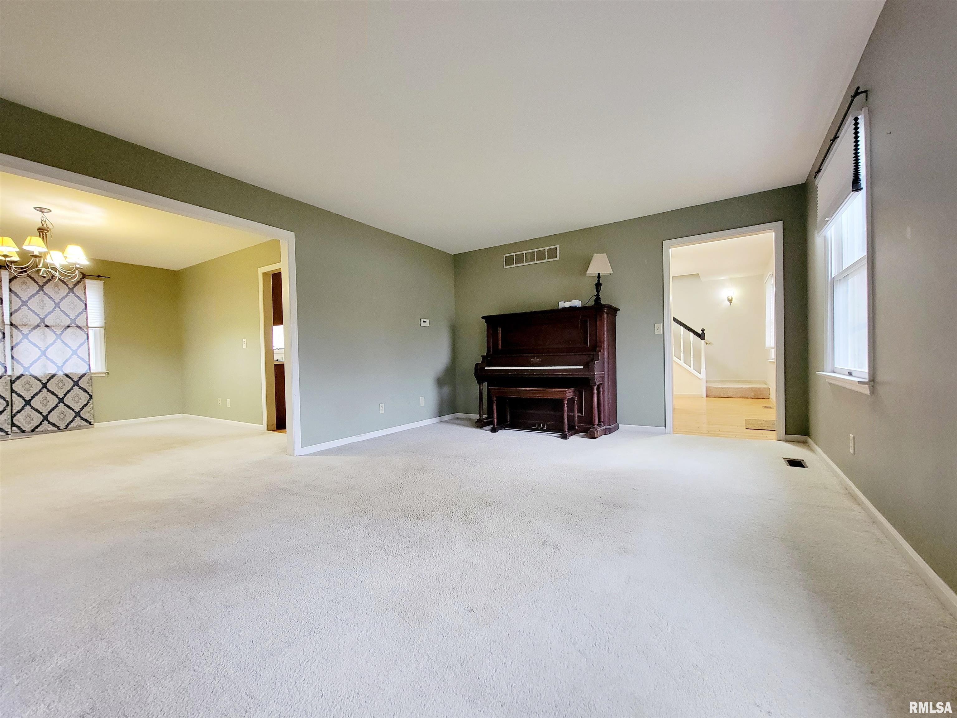 2728 North Rustic Ridge Drive Peoria, IL 61604 - Photo 8 of 47 Gallery Image 8