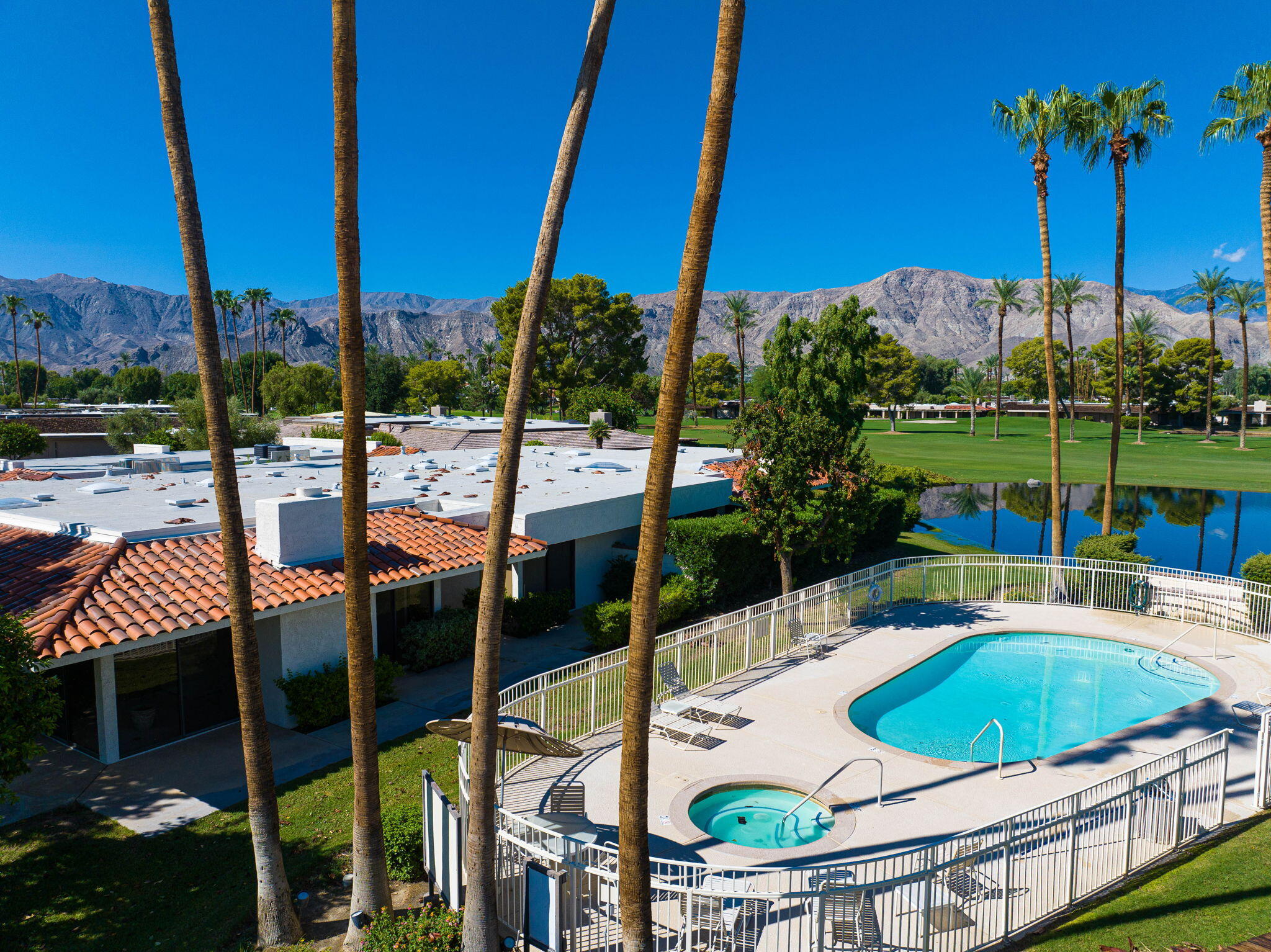 6 Trojan Court Rancho Mirage, CA 92270 - Photo 2 of 34 11-web-or-mls-LE_Trojan_OPMG_0823_011