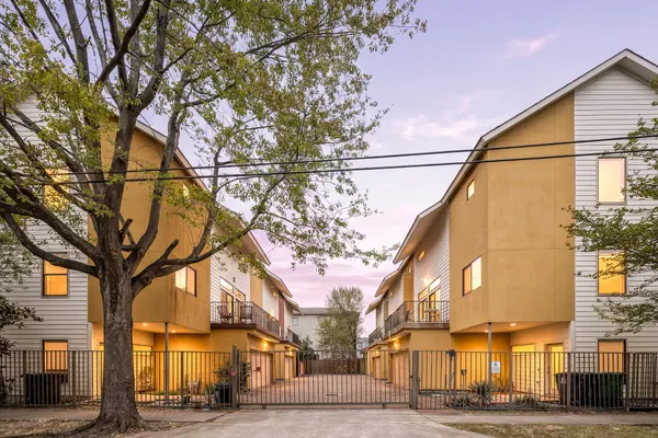 $2,500 | 4202 Spencer Street, Unit A, Houston, TX 77007