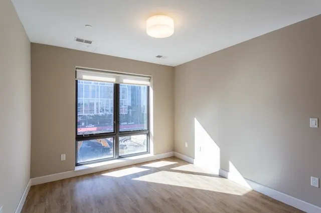 $3,470 | 33 Rogers Street, Unit 402, Cambridge, MA 02142