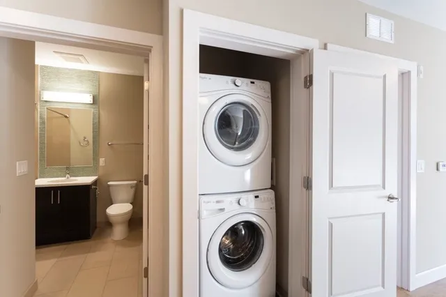 $3,470 | 33 Rogers Street, Unit 402, Cambridge, MA 02142