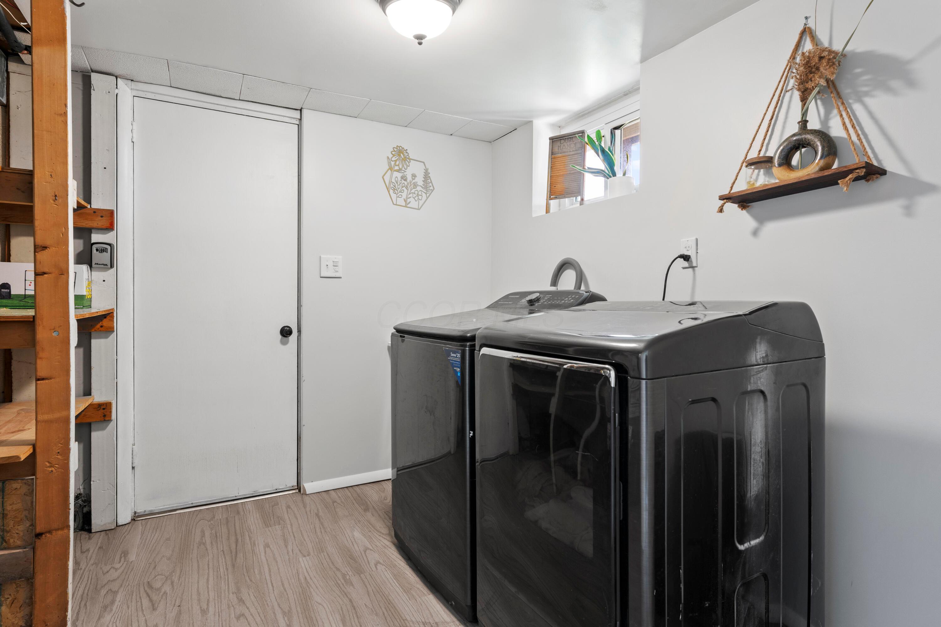 5926 Endicott Road Columbus, OH 43229 - Photo 17 of 37 Laundry