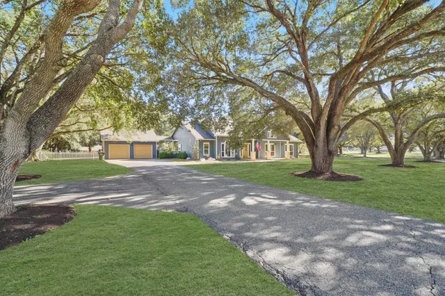 a view of house with a yard