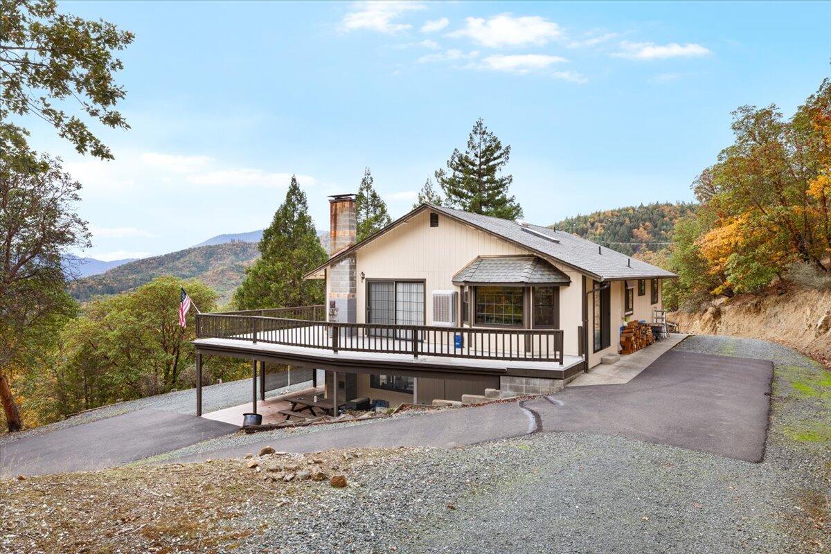 3116 Wards Creek Road Rogue River, OR 97537 - Photo 2 of 31 05-CI_5922