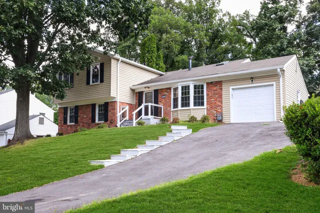 $915,000 | 8815 Tuckerman Lane, Potomac, MD 20854