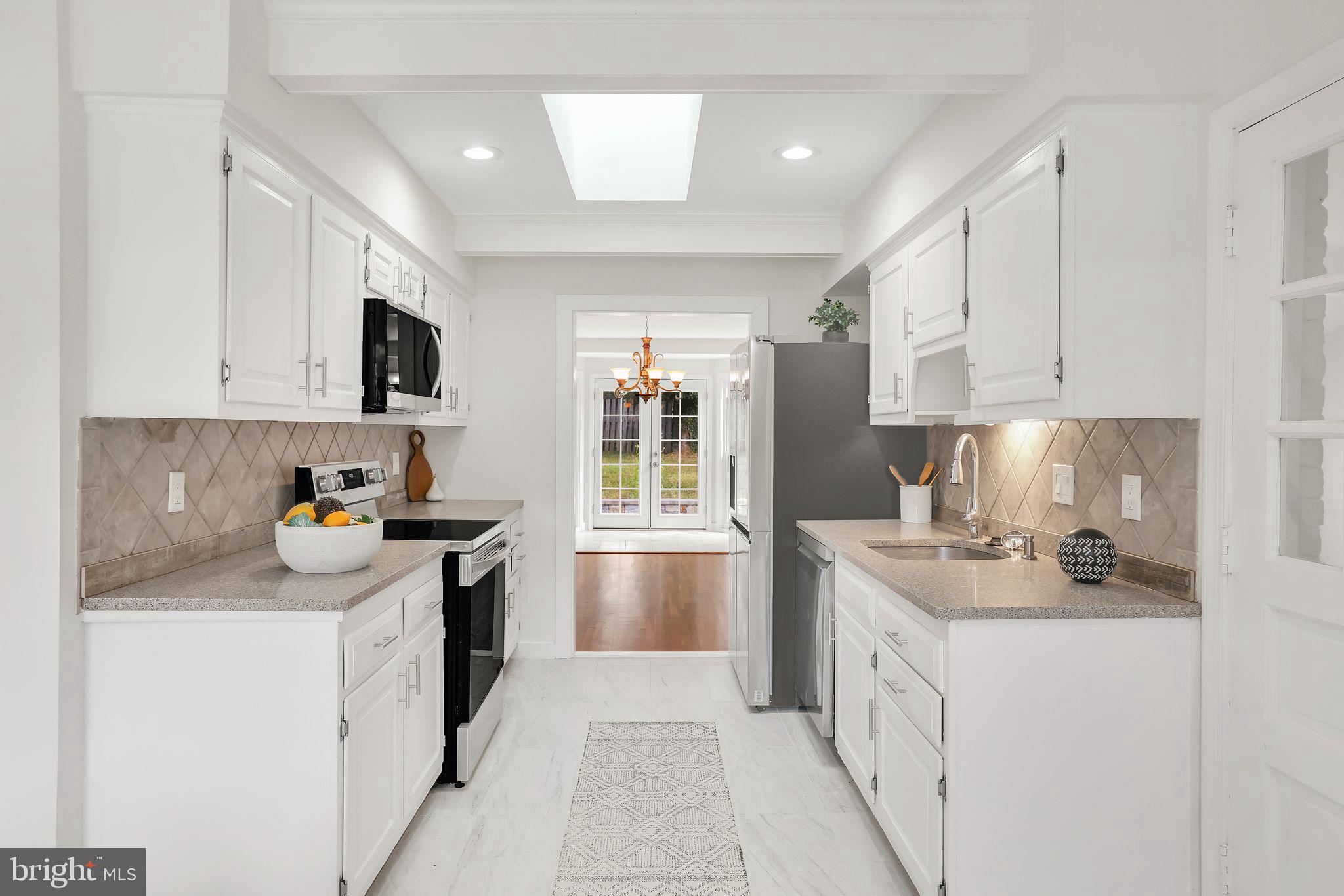 8815 Tuckerman Lane Potomac, MD 20854 - Photo 8 of 69