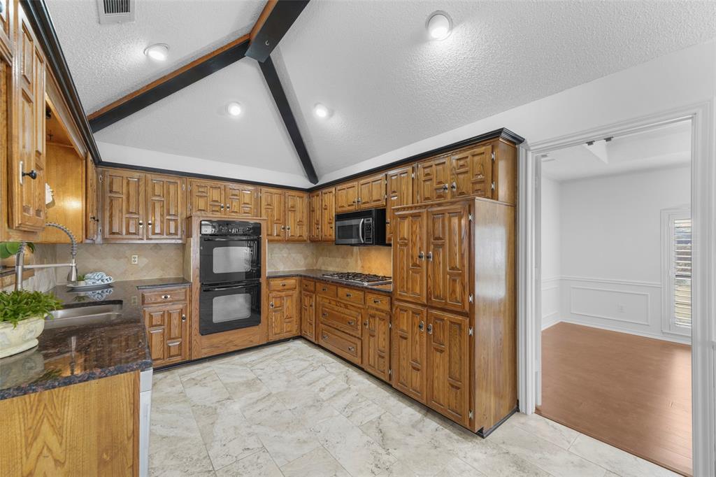 6018 Raleigh Drive Garland, TX 75044 - Photo 7 of 32