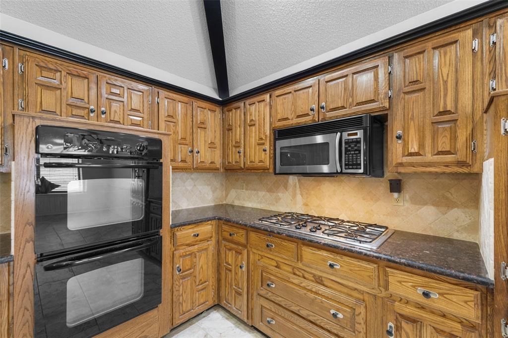 6018 Raleigh Drive Garland, TX 75044 - Photo 8 of 32