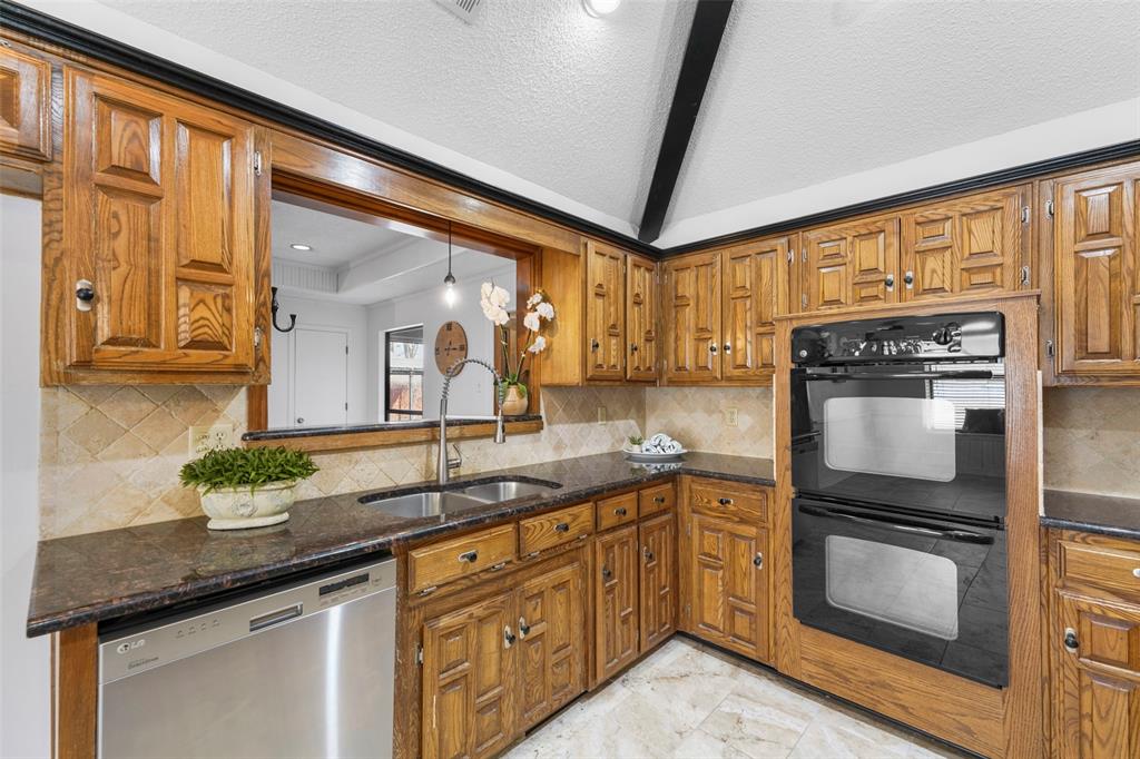 6018 Raleigh Drive Garland, TX 75044 - Photo 10 of 32