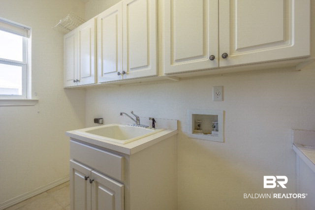 7221 Lafitte Road Pensacola, FL 32507 - Photo 21 of 41 Laundry room