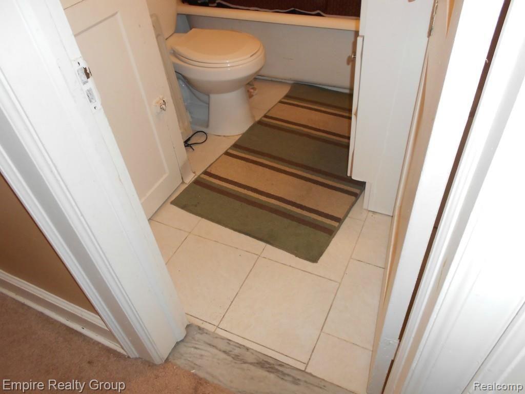 6233 Miller Road Dearborn, MI 48126 - Photo 9 of 12 6328 rutherford 027.jpg