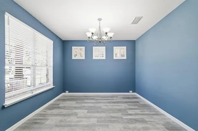 a view of empty room with window