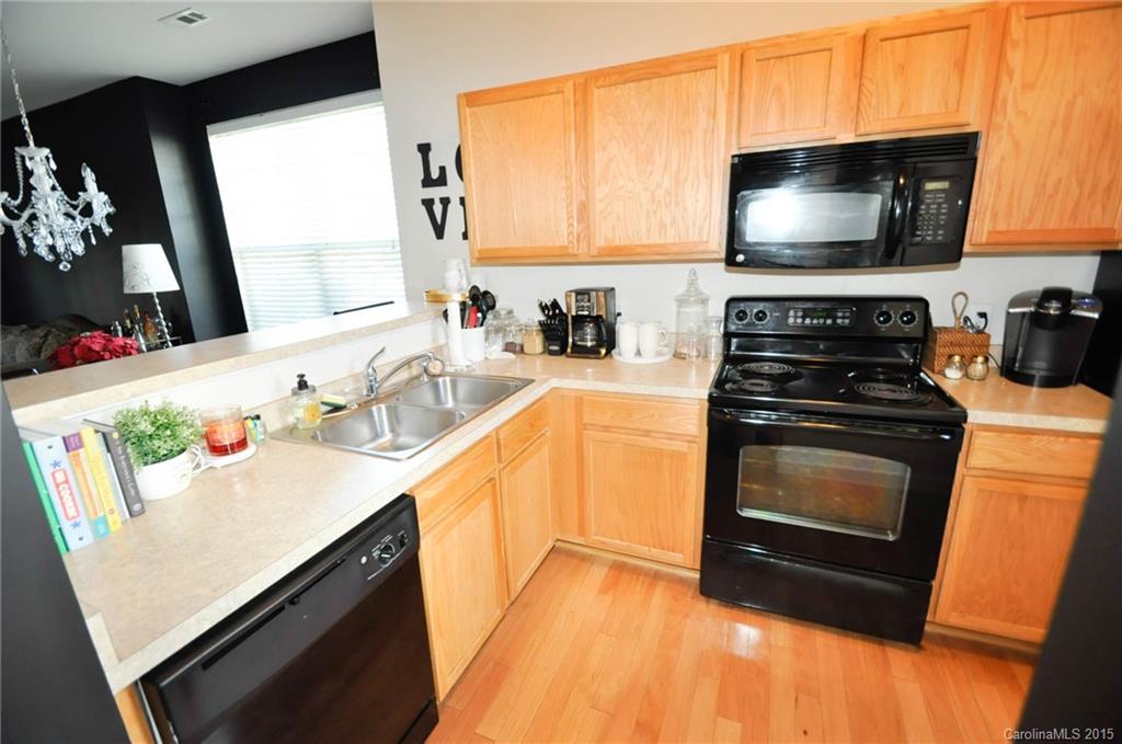 2742 Avalon Loop Road, Unit 12 Charlotte, NC 28269 - Photo 4 of 17 Gallery Image 4