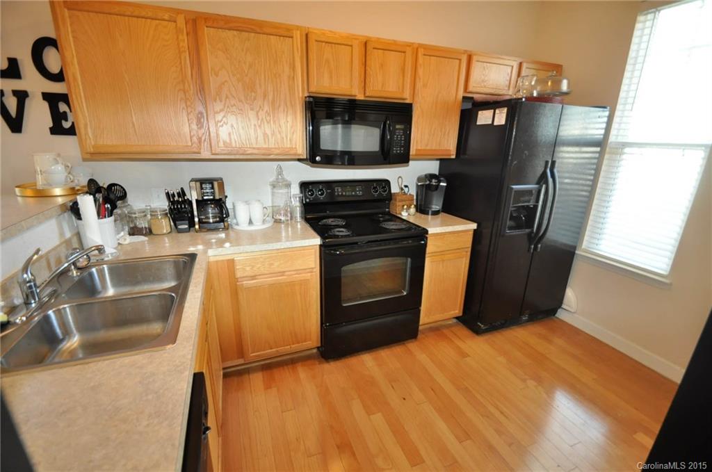 2742 Avalon Loop Road, Unit 12 Charlotte, NC 28269 - Photo 5 of 17 Gallery Image 5