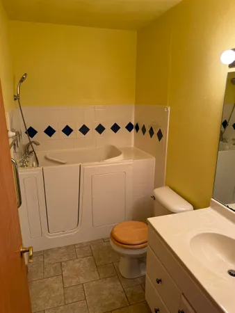 $181,500 | 714 Seminole Drive, Freeport, IL 61032