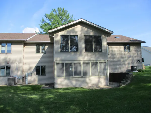 $181,500 | 714 Seminole Drive, Freeport, IL 61032