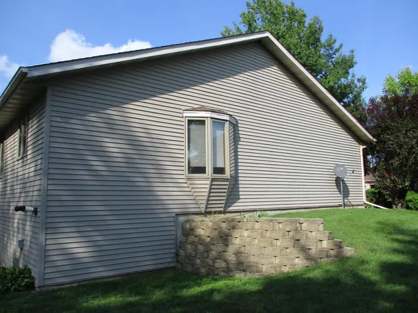 $181,500 | 714 Seminole Drive, Freeport, IL 61032