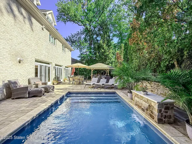 $2,950,000 | 25 Beebe Street | Emerson Hill