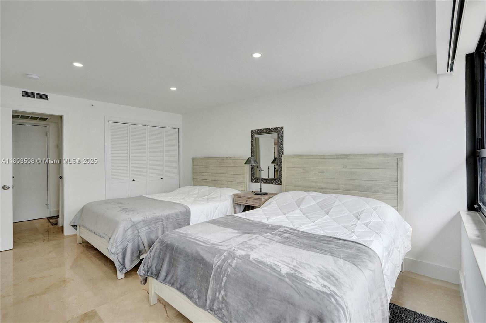 5225 Collins Avenue, Unit 1411 Miami Beach, FL 33140 - Photo 24 of 34