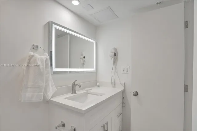 $699,000 | 5225 Collins Avenue, Unit 1411, Miami Beach, FL 33140