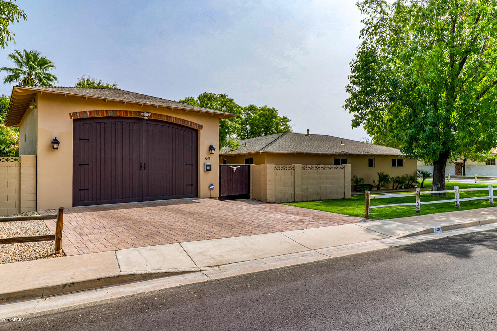 5002 East Earll Drive Phoenix, AZ 85018 - Photo 8 of 52 9