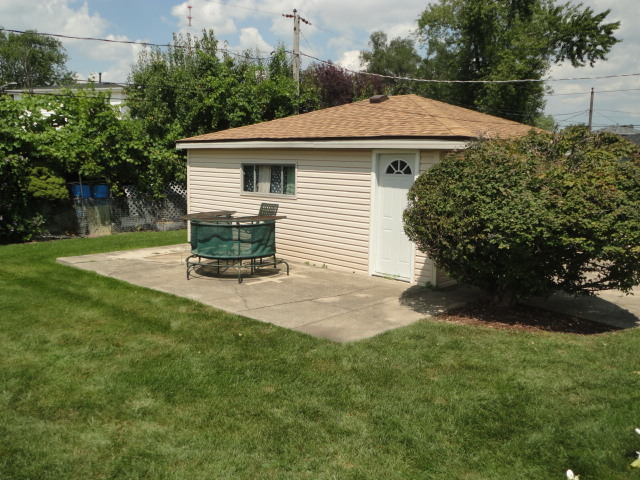 10338 Barnard Drive Chicago Ridge, IL 60415 - Photo 16 of 17 a front view of a house with a garden