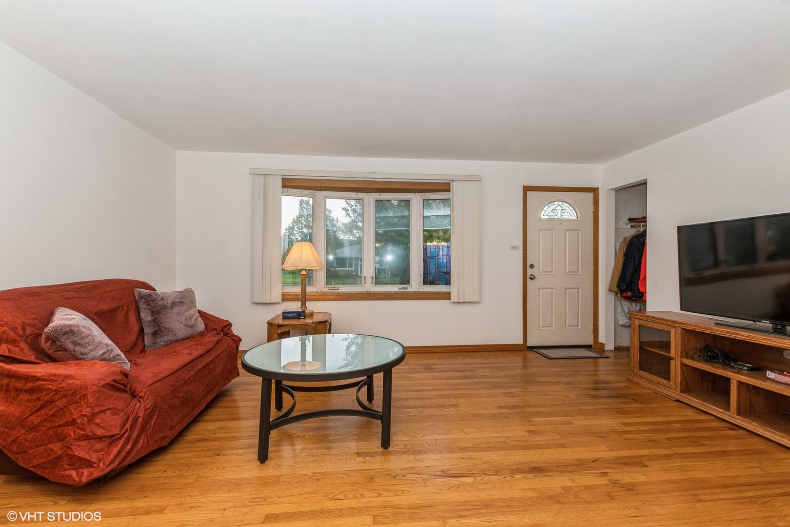 10338 Barnard Drive Chicago Ridge, IL 60415 - Photo 2 of 17 a living room with furniture and a flat screen tv