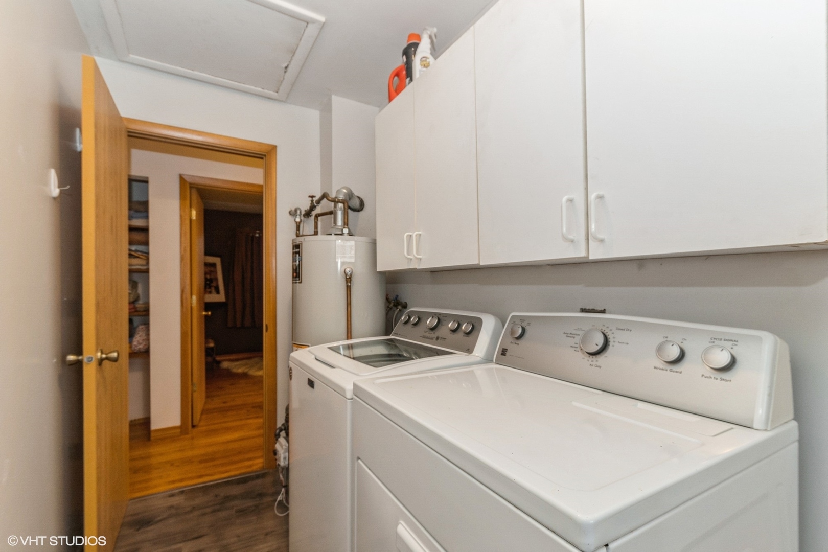 10338 Barnard Drive Chicago Ridge, IL 60415 - Photo 5 of 17 a utility room with dryer and washer
