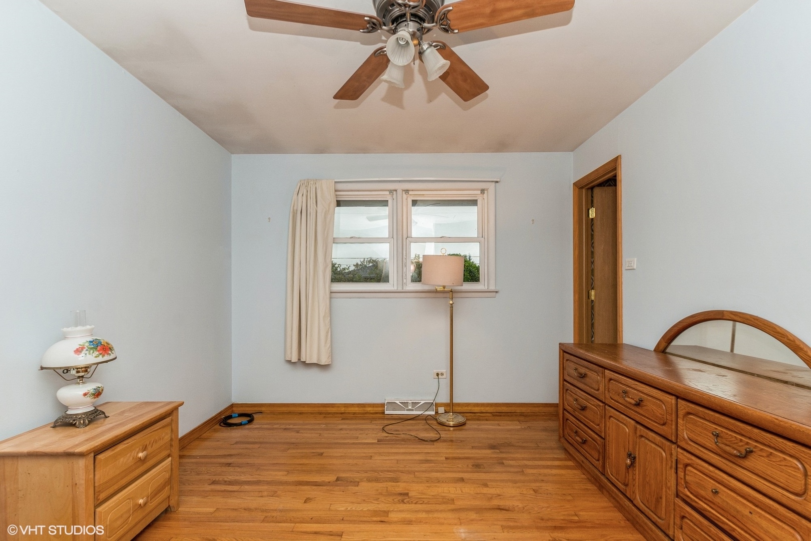 10338 Barnard Drive Chicago Ridge, IL 60415 - Photo 6 of 17 a bedroom with a bed and ceiling fan