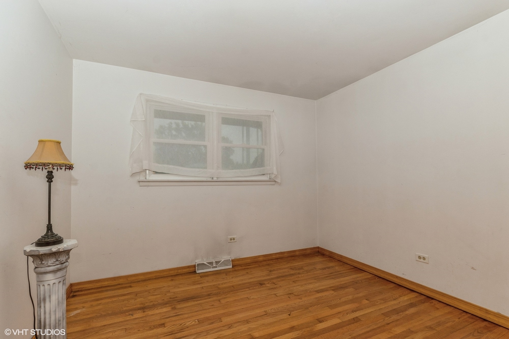 10338 Barnard Drive Chicago Ridge, IL 60415 - Photo 9 of 17 a view of empty room with wooden floor