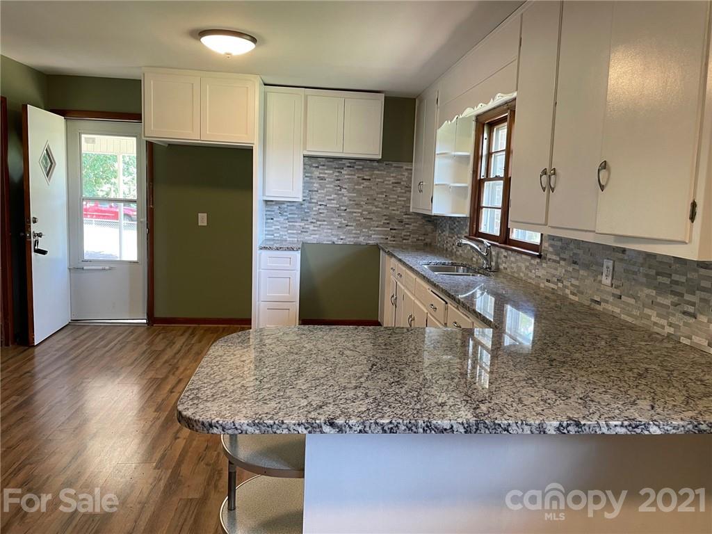 1284 Amherst Road Morganton, NC 28655 - Photo 6 of 11 Gallery Image 6