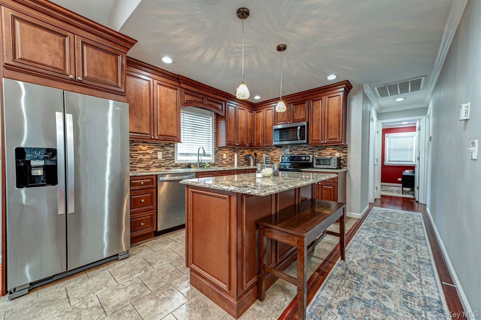 23 Jupiter Road Rocky Point, NY 11778 - Photo 4 of 24 Gallery Image 4