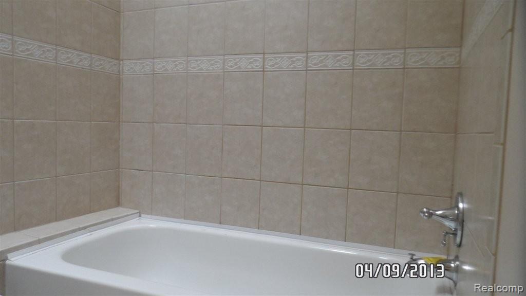 22156 Edgewater Novi, MI 48375 - Photo 6 of 10 SAM_2563.JPG