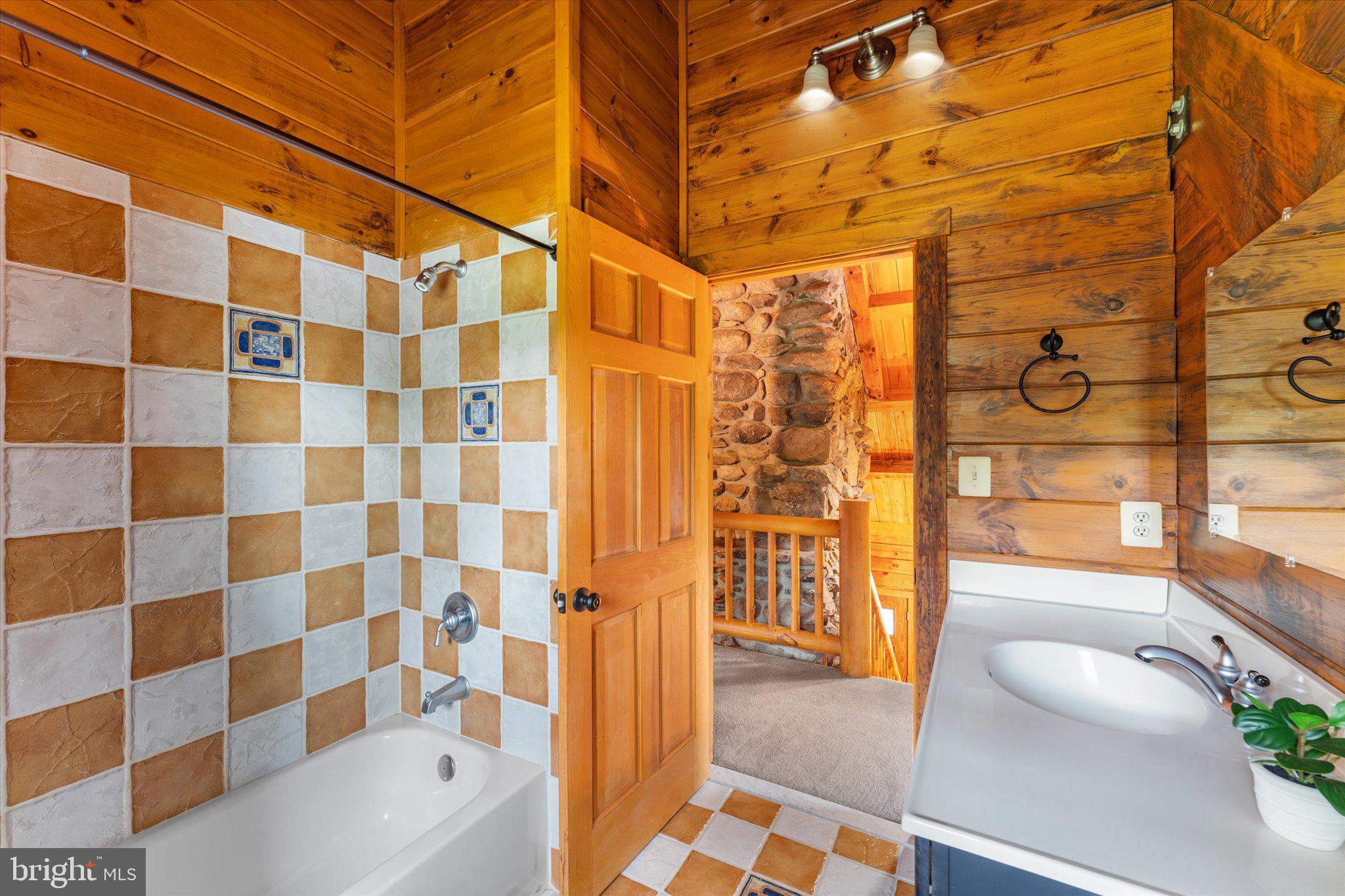 18837 Trinity Church Road Purcellville, VA 20132 - Photo 33 of 51 Upper level full bath